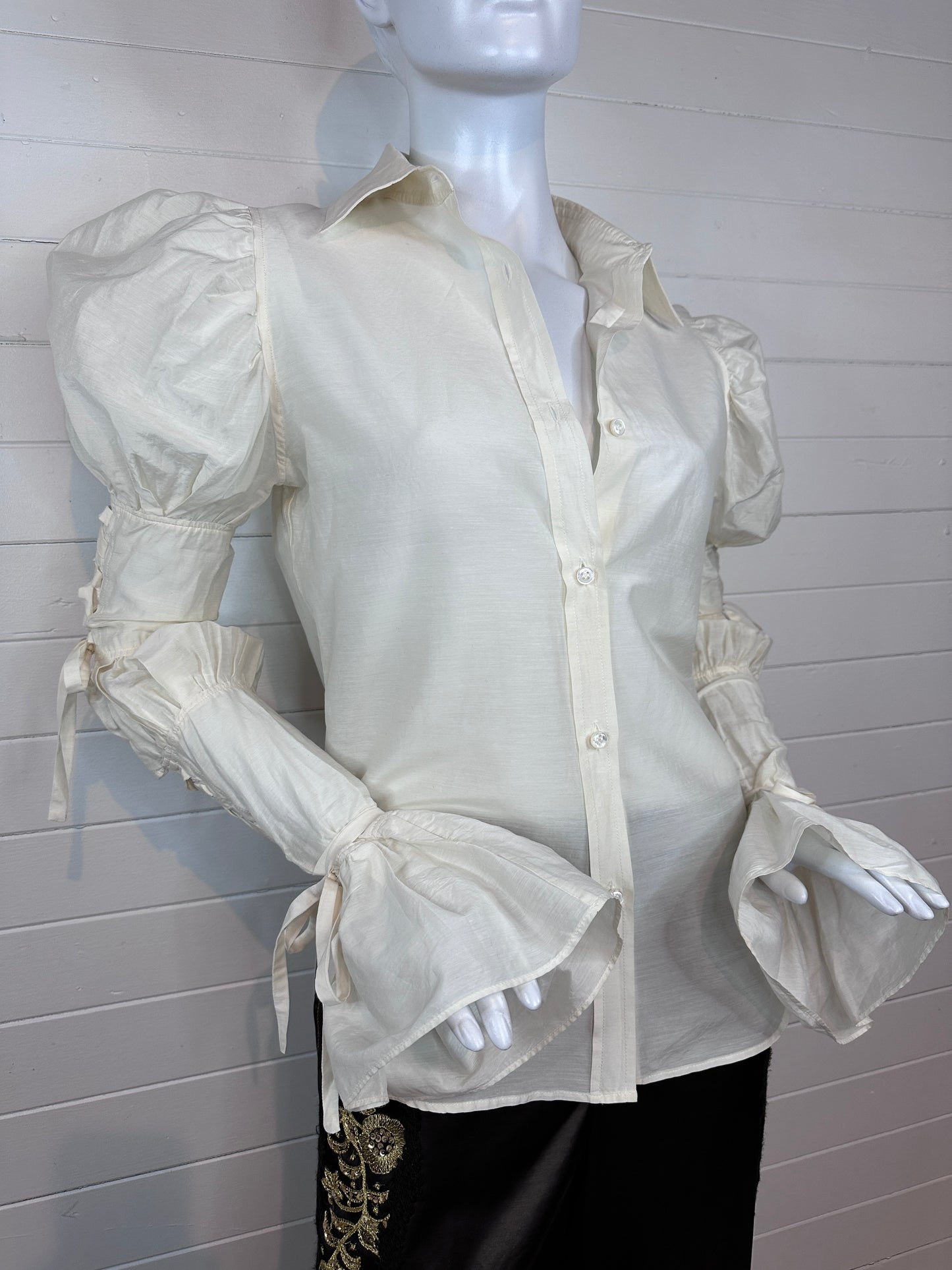 Yves Saint Laurent Rive Gauche Ivory Cotton and Silk Poet Blouse by Tom Ford F/W 2002 (FR36)