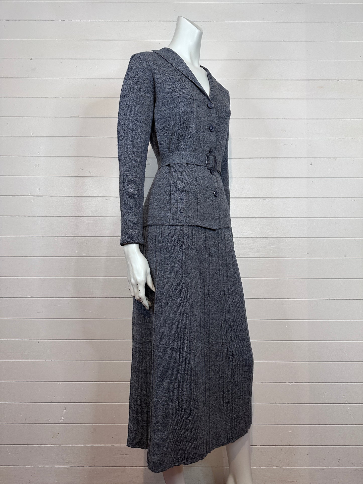 1930's Grey Knitwear Sweater and Skirt Dress Set - Mint Vintage Condition (S-M)