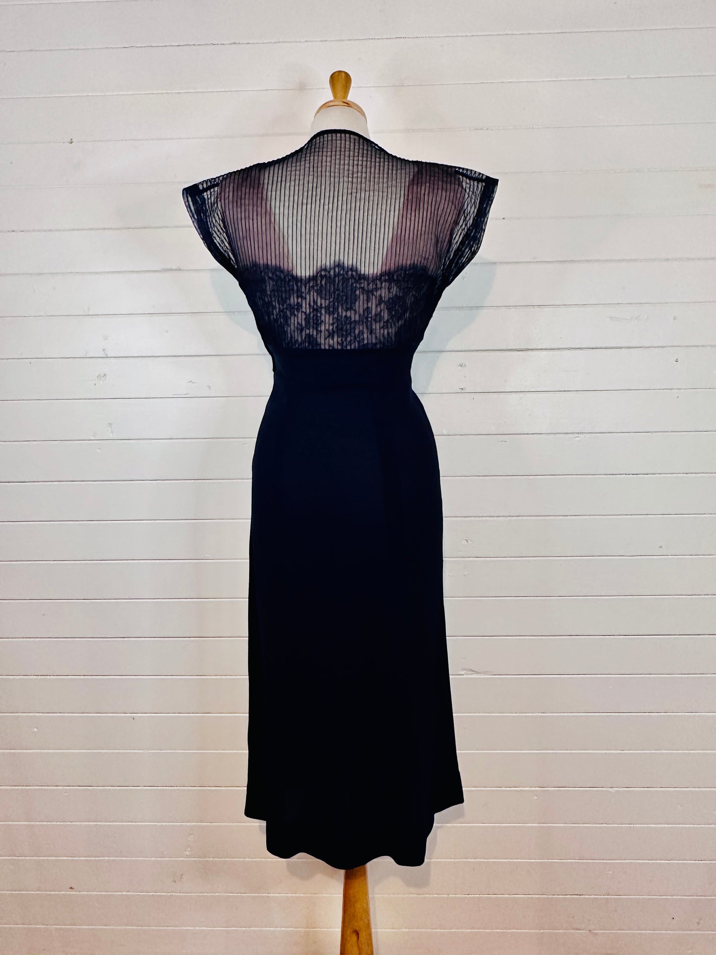Early 1950's Frenchshire New Look Navy Crépe and Lace Cocktail Dress (M)