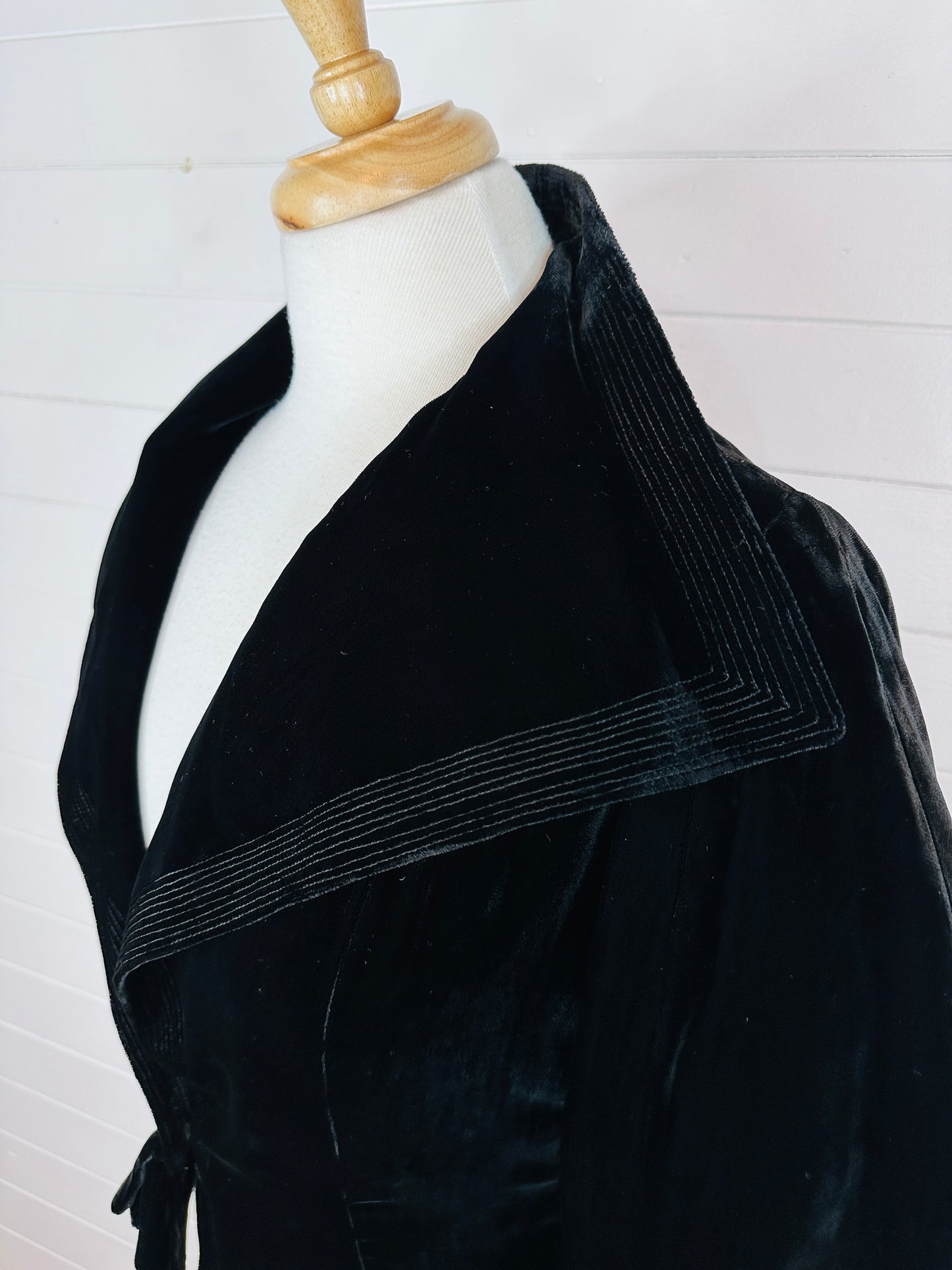 1940'S Mint Condition Silk Velvet Cocktail Evening Jacket (M-L)