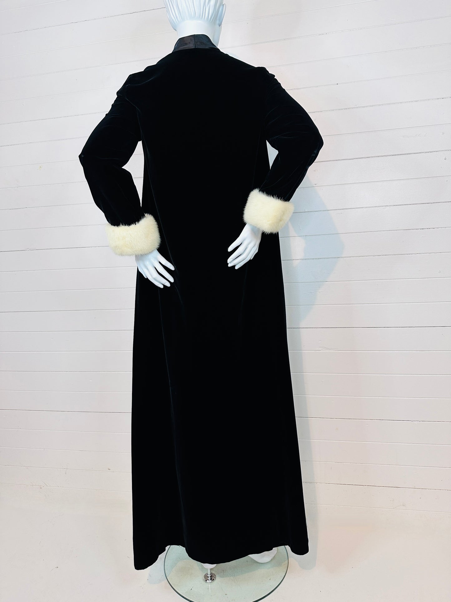 1970's Black Velvet Old Hollywood Dressing Gown with Mink Cuffs (M-L)