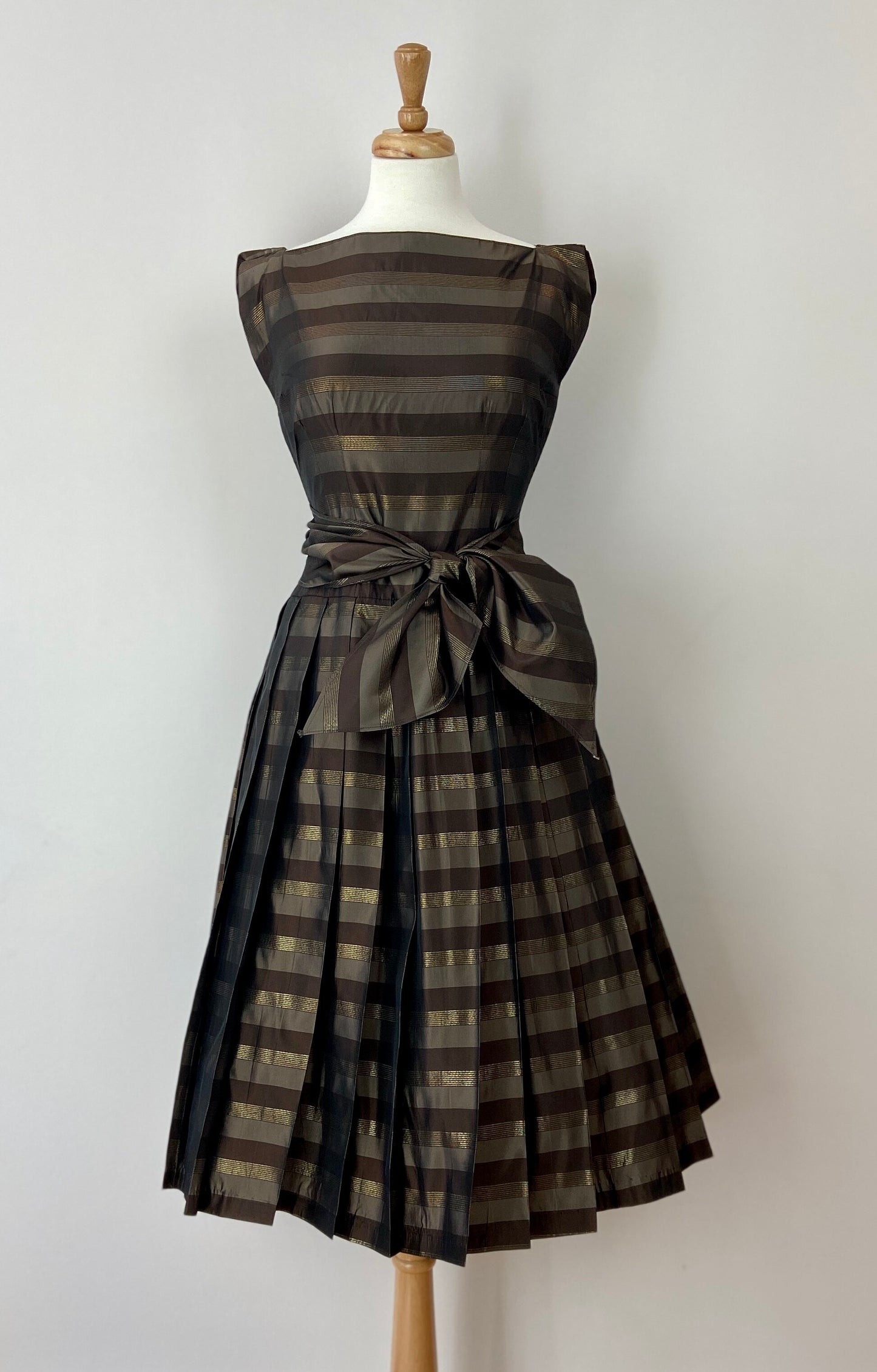 Vintage 1950's Brown and Gold Taffeta New Look Cocktail Dress (M)